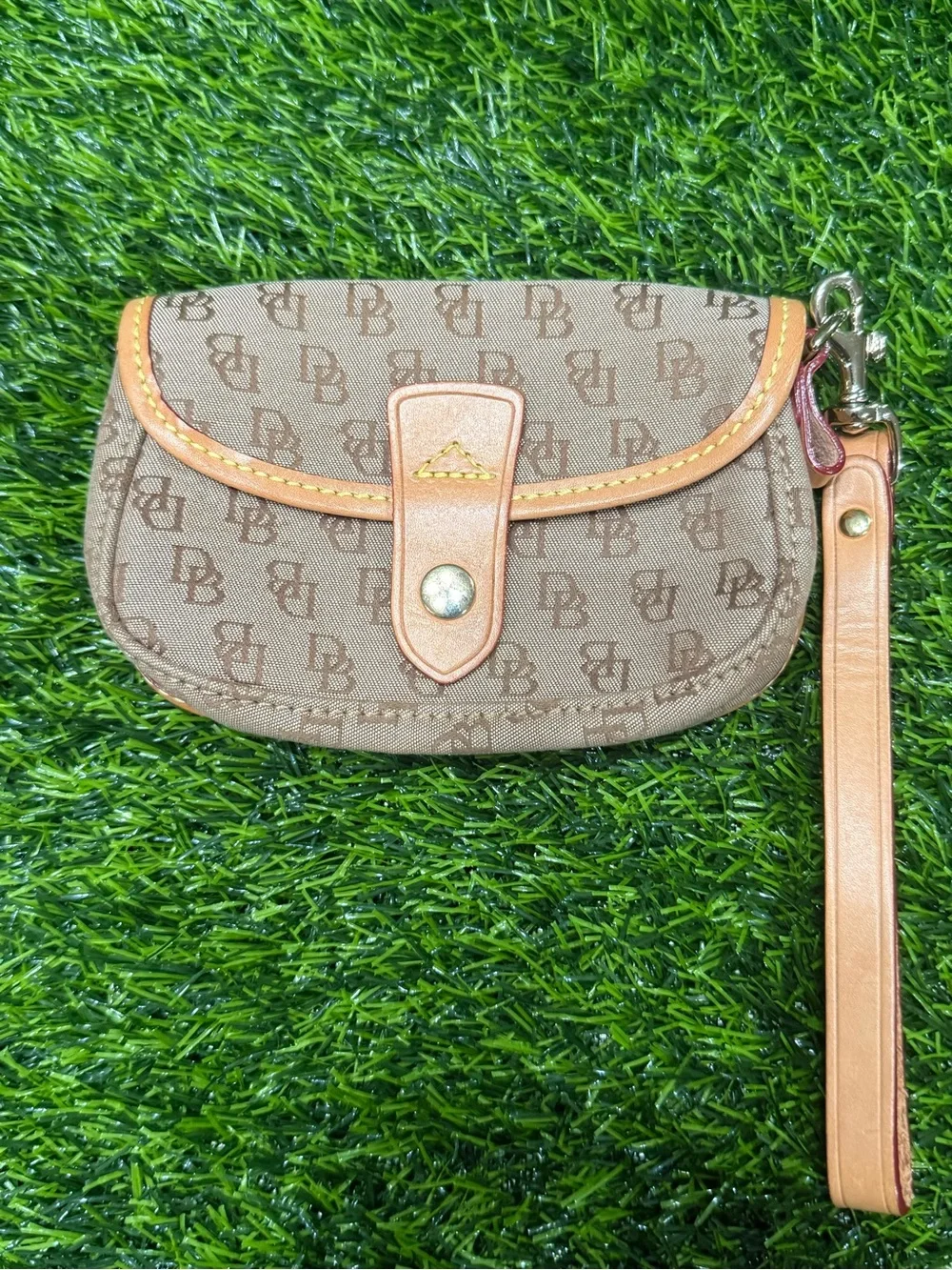 Dooney & Bourke Brown Tan Signature Canvas Wristlet Clutch Wallet Leather Strap